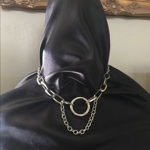 Silver tone chunky necklace